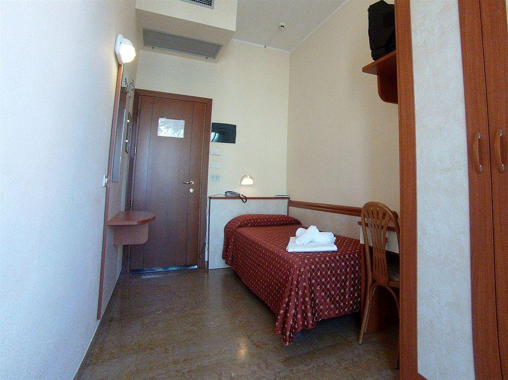 Hotel Harmony Rimini Esterno foto